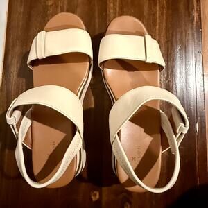 EUC Caslon Briana Platform Sandal Cream Colored Size 11